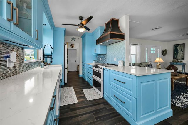 1626 SEA BREEZE DRIVE, Tarpon Springs, FL 34689