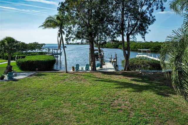 1626 SEA BREEZE DRIVE, Tarpon Springs, FL 34689