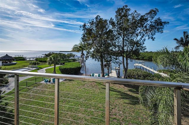 1626 SEA BREEZE DRIVE, Tarpon Springs, FL 34689