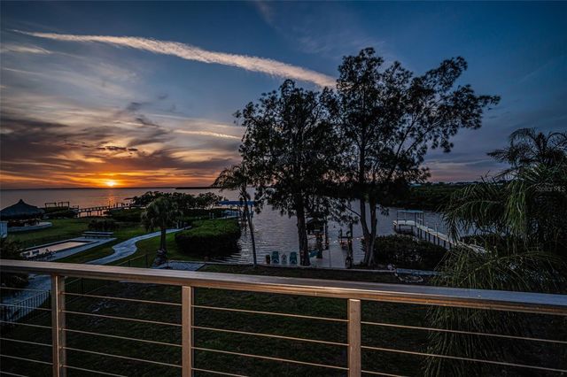 1626 SEA BREEZE DRIVE, Tarpon Springs, FL 34689