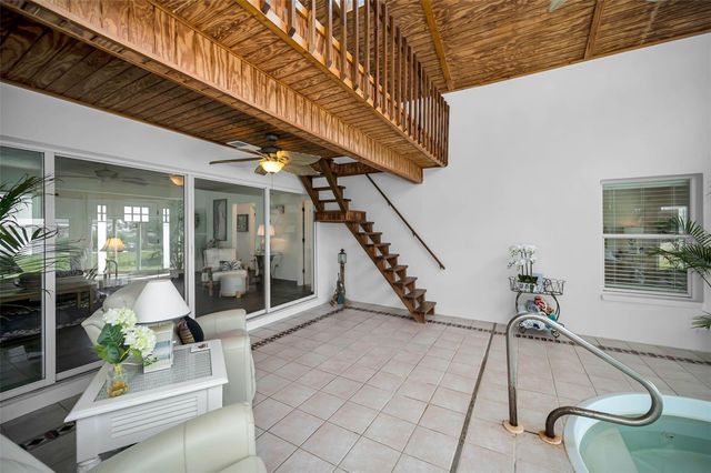 1626 SEA BREEZE DRIVE, Tarpon Springs, FL 34689