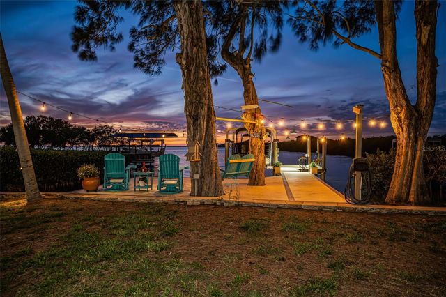 1626 SEA BREEZE DRIVE, Tarpon Springs, FL 34689