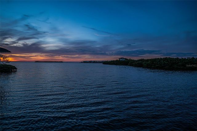1626 SEA BREEZE DRIVE, Tarpon Springs, FL 34689