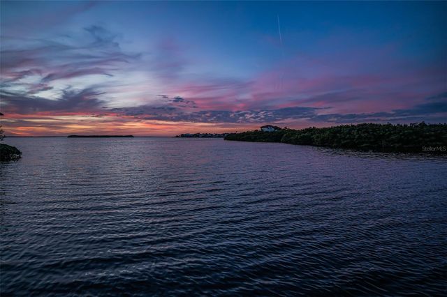 1626 SEA BREEZE DRIVE, Tarpon Springs, FL 34689