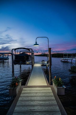 1626 SEA BREEZE DRIVE, Tarpon Springs, FL 34689