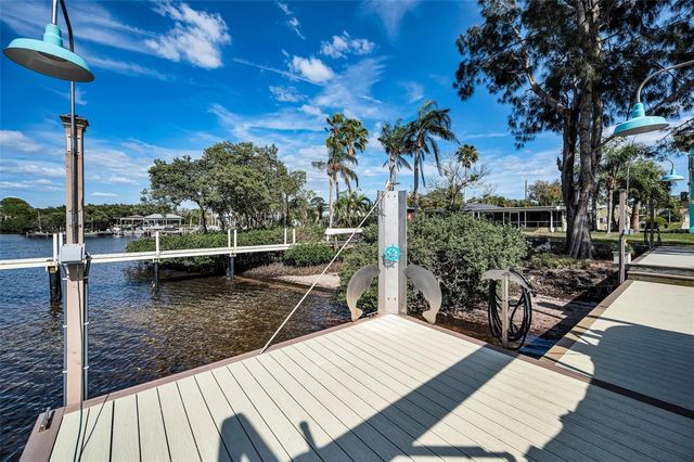1626 SEA BREEZE DRIVE, Tarpon Springs, FL 34689