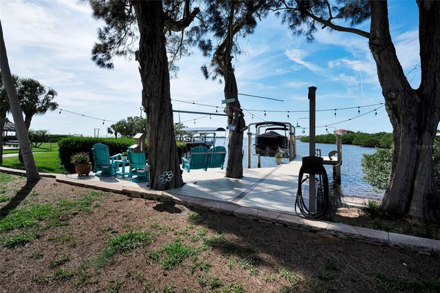 1626 SEA BREEZE DRIVE, Tarpon Springs, FL 34689