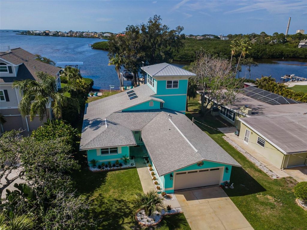 1626 SEA BREEZE DRIVE, Tarpon Springs, FL 34689