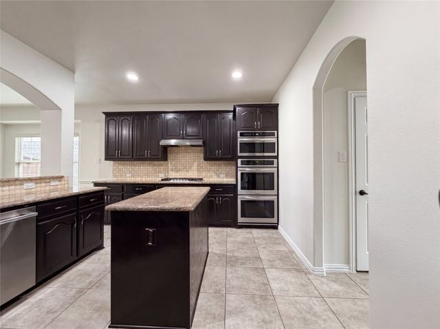 2948 Almansa, Grand Prairie, TX 75054