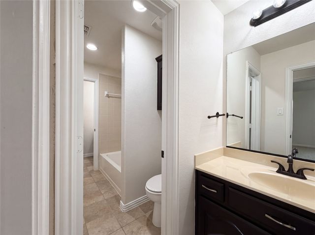 2948 Almansa, Grand Prairie, TX 75054