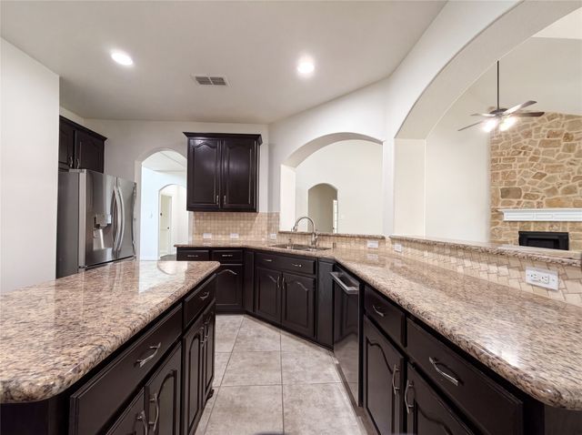 2948 Almansa, Grand Prairie, TX 75054