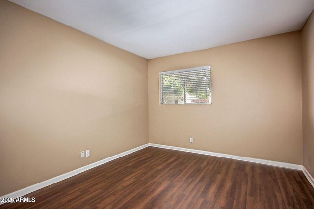 1702 W TUCKEY Lane 111, Phoenix, AZ 85015