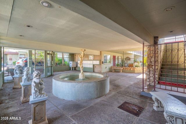 1702 W TUCKEY Lane 111, Phoenix, AZ 85015