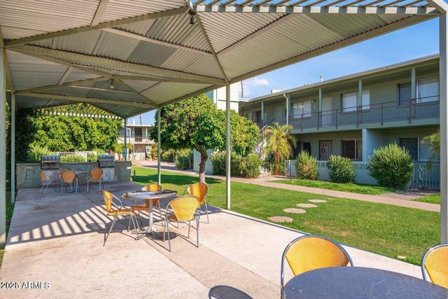 1702 W TUCKEY Lane 111, Phoenix, AZ 85015