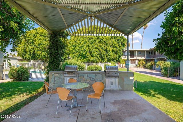 1702 W TUCKEY Lane 111, Phoenix, AZ 85015