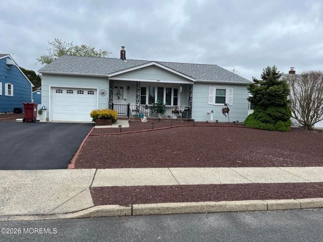 8 Killington Road, Toms River, NJ 08757