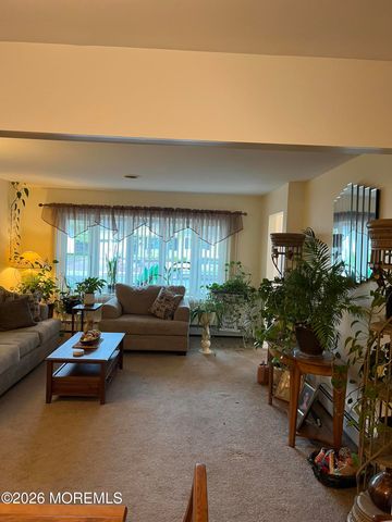 8 Killington Road, Toms River, NJ 08757