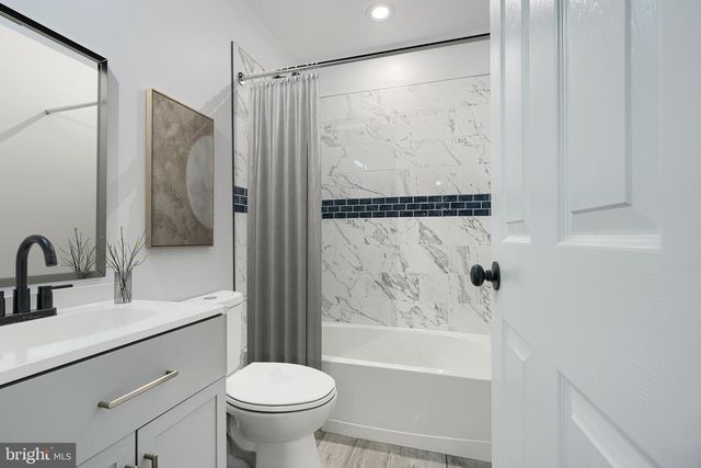 9 AVENAL RD, Baltimore, MD 21221