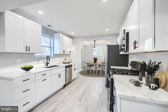 9 AVENAL RD, Baltimore, MD 21221