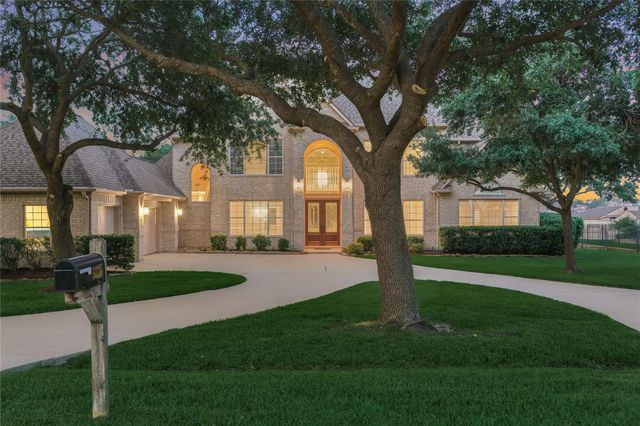 9370 Escondido Drive, Willis, TX 77318