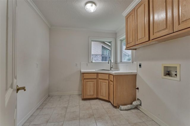 9370 Escondido Drive, Willis, TX 77318