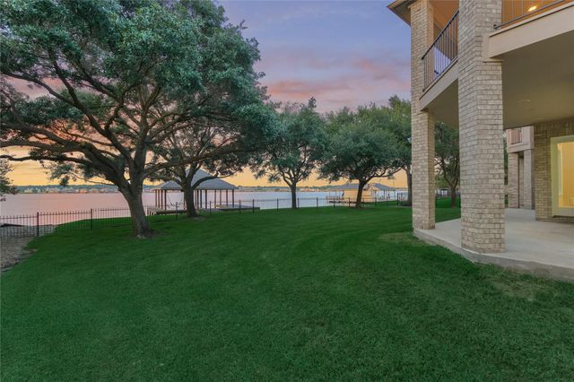 9370 Escondido Drive, Willis, TX 77318