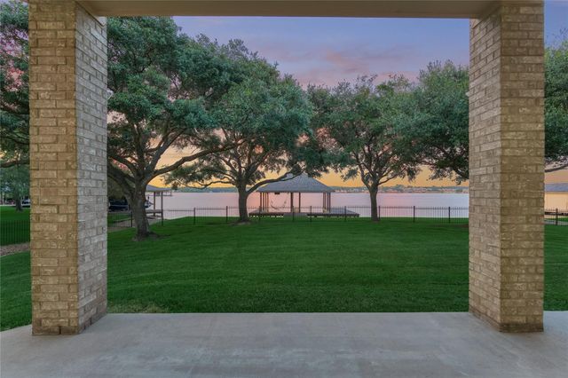 9370 Escondido Drive, Willis, TX 77318