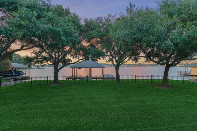 9370 Escondido Drive, Willis, TX 77318