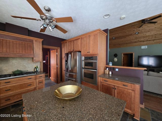 193 Meadowview Ln, Hardinsburg, KY 40143