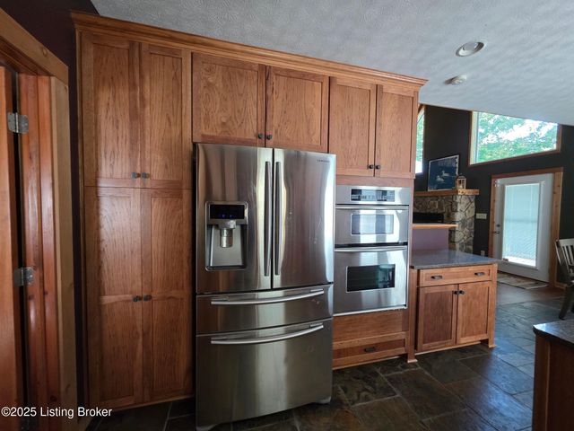 193 Meadowview Ln, Hardinsburg, KY 40143