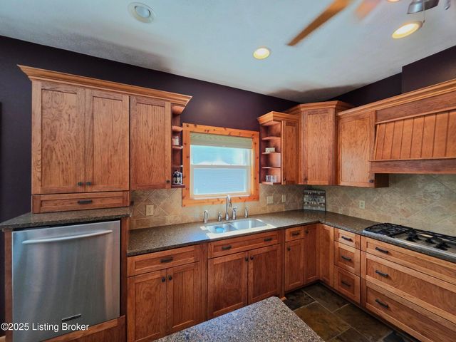 193 Meadowview Ln, Hardinsburg, KY 40143