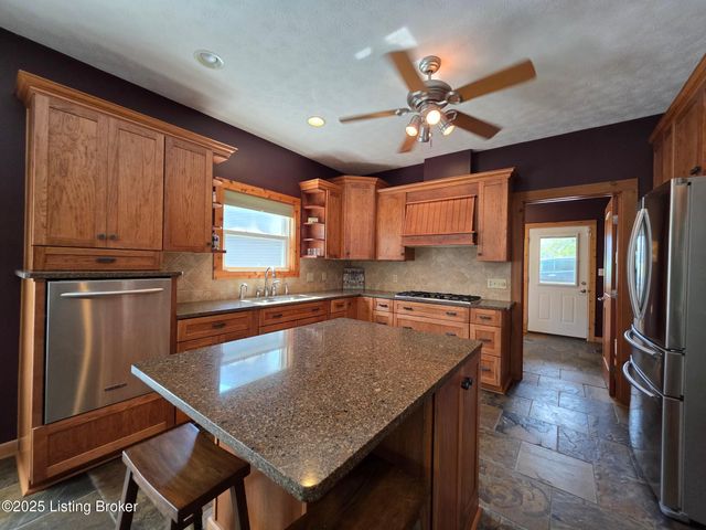 193 Meadowview Ln, Hardinsburg, KY 40143