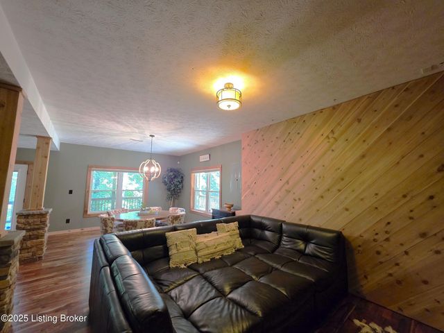 193 Meadowview Ln, Hardinsburg, KY 40143