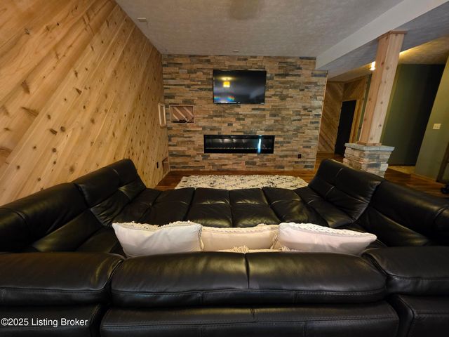 193 Meadowview Ln, Hardinsburg, KY 40143