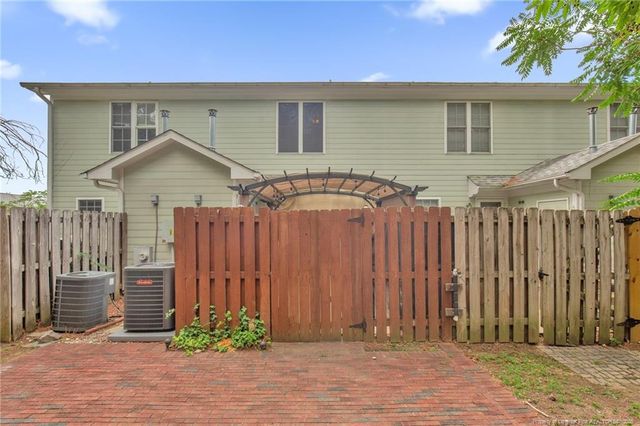425 Cityview Lane, Fayetteville, NC 28301