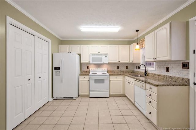 425 Cityview Lane, Fayetteville, NC 28301