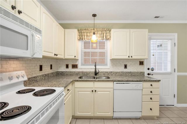 425 Cityview Lane, Fayetteville, NC 28301