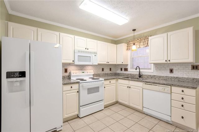425 Cityview Lane, Fayetteville, NC 28301