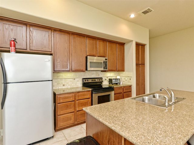 1908 Kahala Sunset DR H, Spicewood, TX 78669