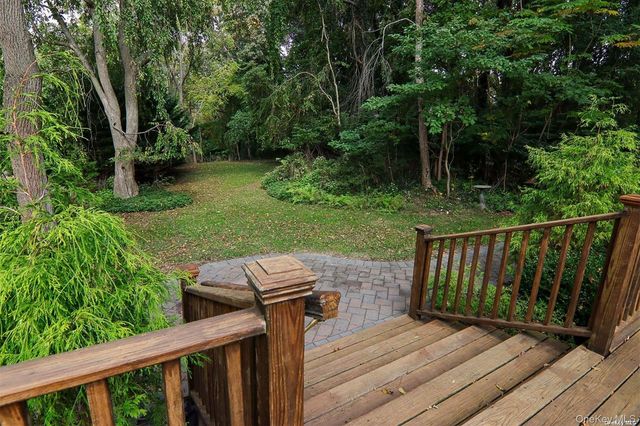 101 N Country Road, Shoreham, NY 11786