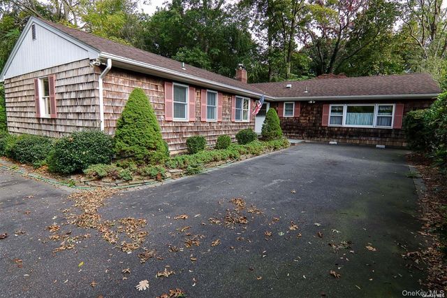 101 N Country Road, Shoreham, NY 11786