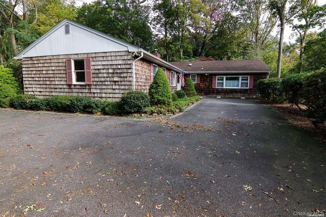 101 N Country Road, Shoreham, NY 11786