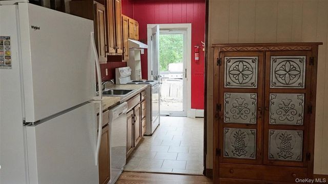 101 N Country Road, Shoreham, NY 11786