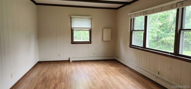 101 N Country Road, Shoreham, NY 11786