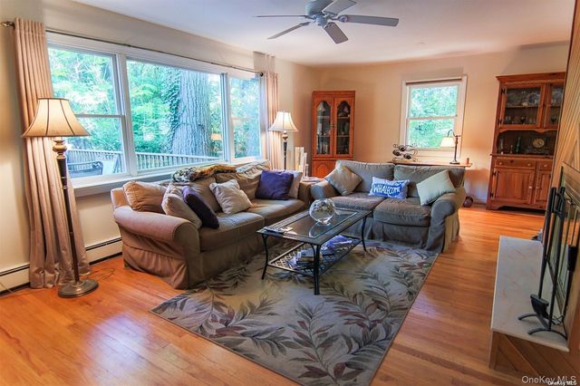 101 N Country Road, Shoreham, NY 11786