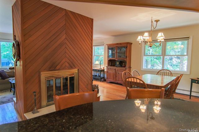 101 N Country Road, Shoreham, NY 11786