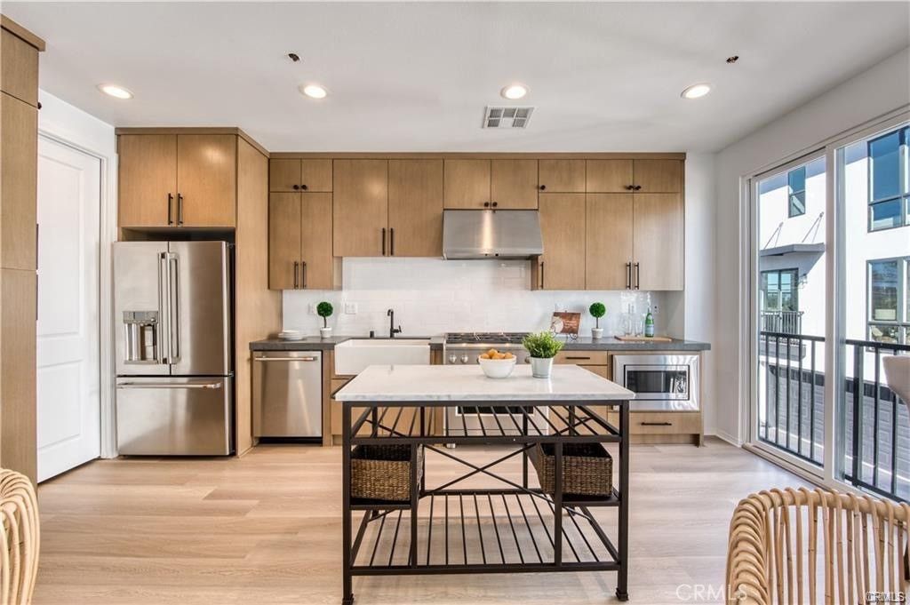 20452 santa ana Avenue 5, Newport Beach, CA 92663