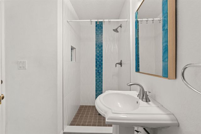 2725 N MYRTLE AVENUE, Tampa, FL 33602