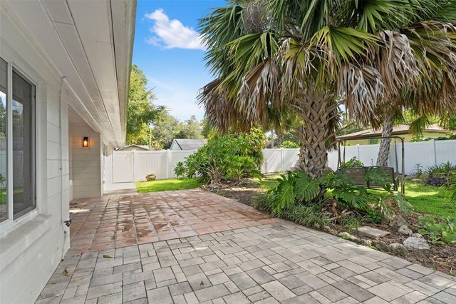 2725 N MYRTLE AVENUE, Tampa, FL 33602