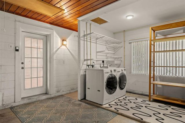 2725 N MYRTLE AVENUE, Tampa, FL 33602